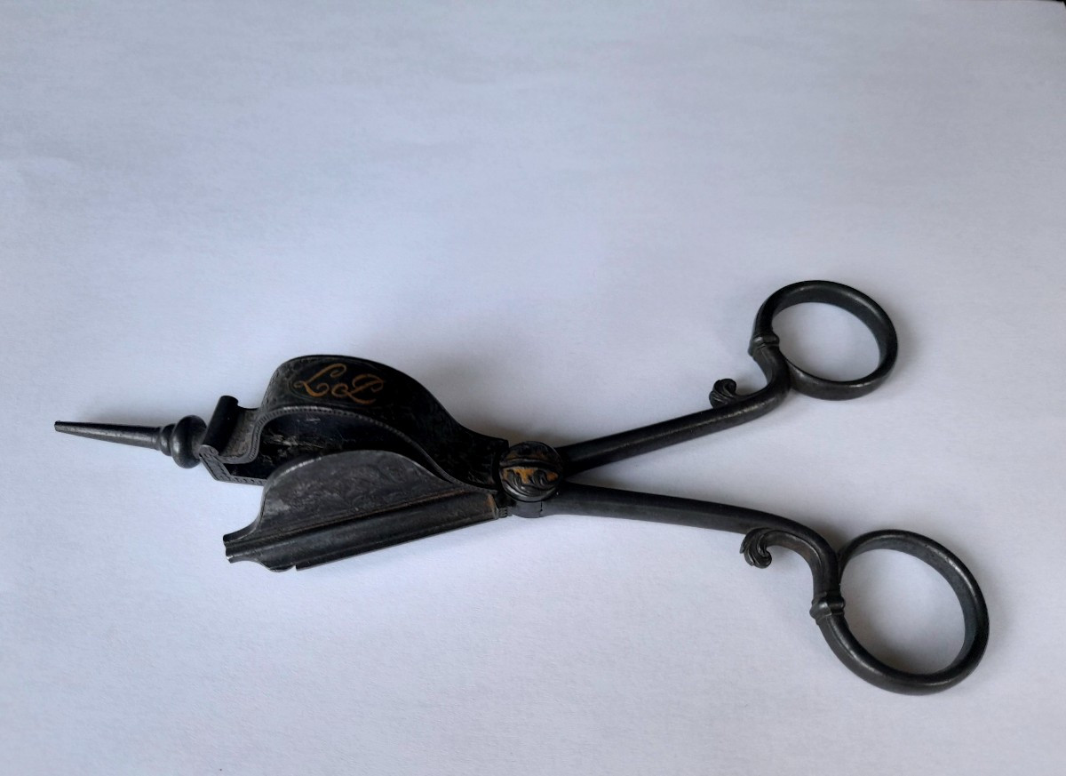 Rare Pair Of Wrought Iron Damascened Snuffers, Louis XV Period, 18th Century
