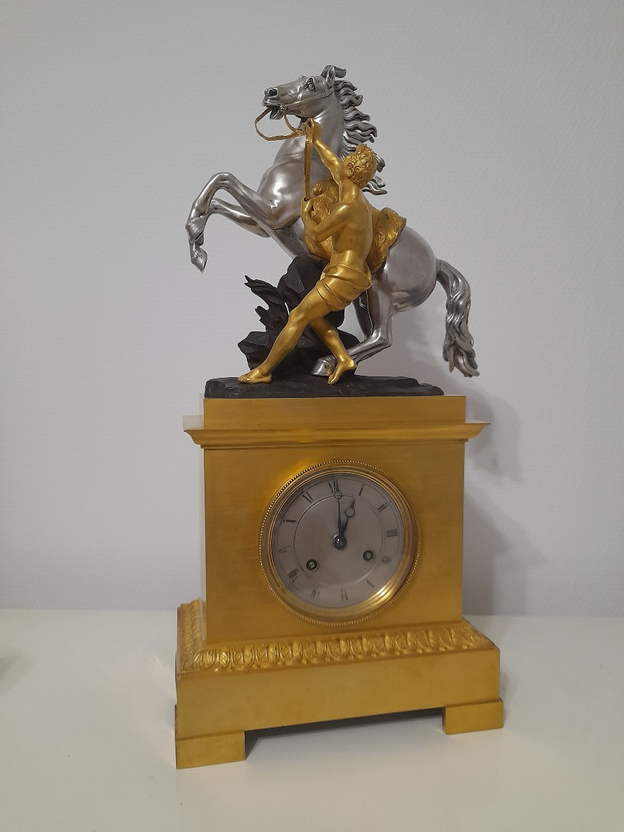 Pendule bronze argente epoque Restauration cheval de marly