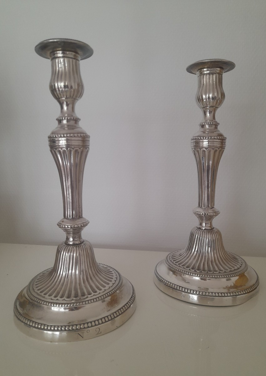 Paire de bougeoirs d'époque Louis XVI en bronze argenté XVIIIeme 18 siecle
