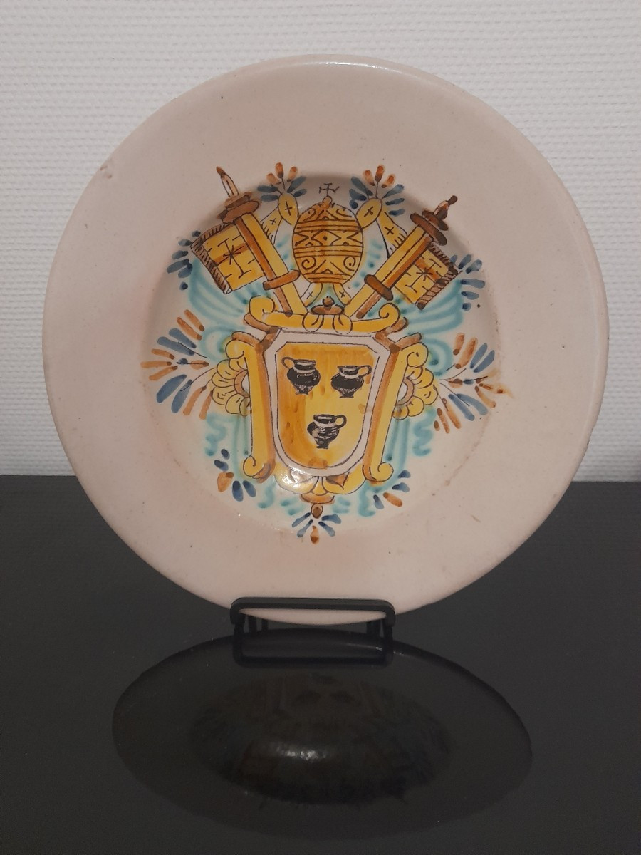 Earthenware Dish With Coat Of Arms Of Pope Innocent XII, Late 17th Century, 17th Century, Italy