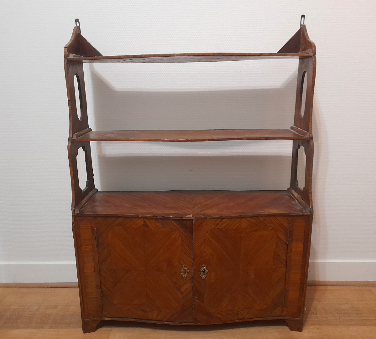 Etagere à suspendre d'époque transition Louis xv Louis xvi epoque xviii 18eme siecle