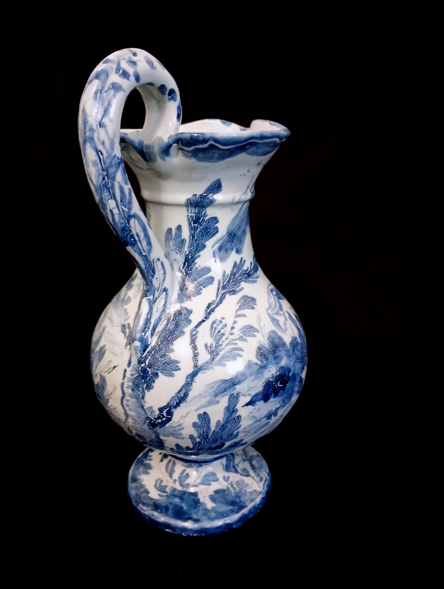Italian Savona Faience Ewer, 17th Century, High Period, With Gonzaga Coat Of Arms Pitcher-photo-4