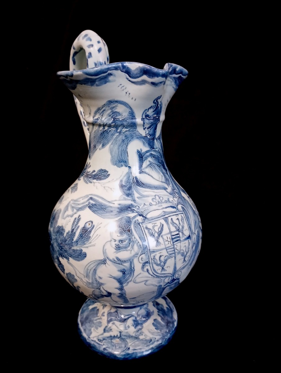 Italian Savona Faience Ewer, 17th Century, High Period, With Gonzaga Coat Of Arms Pitcher