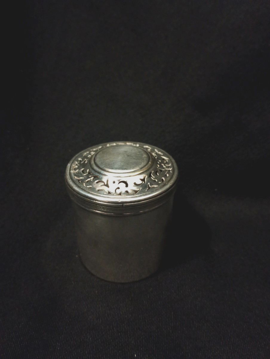 Cylindrical Sponge Box In Silvered Bronze, 18th Century, Ball