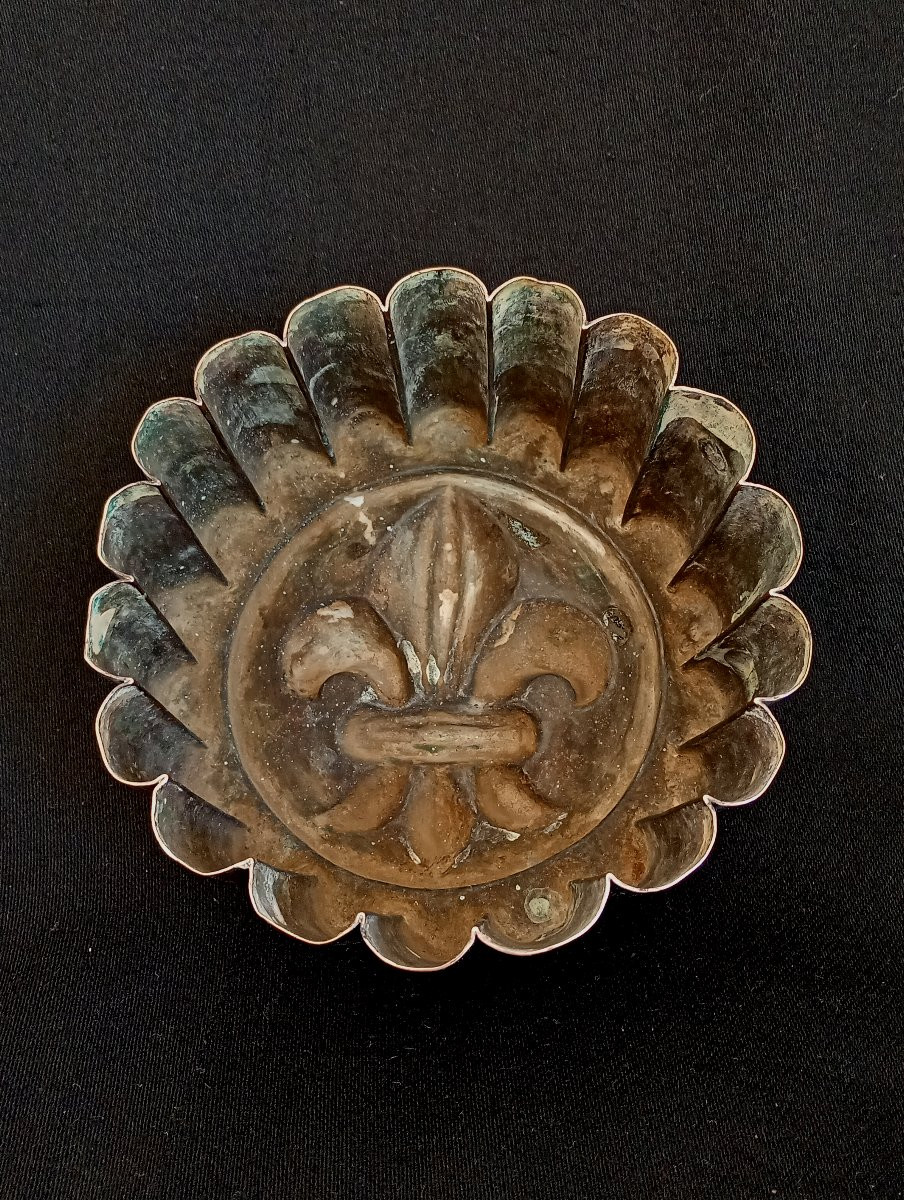 Antique Cake Mold Fleur De Lys Dinanderie Royaliste Epoque Restauration XIX 19eme Siecle-photo-1