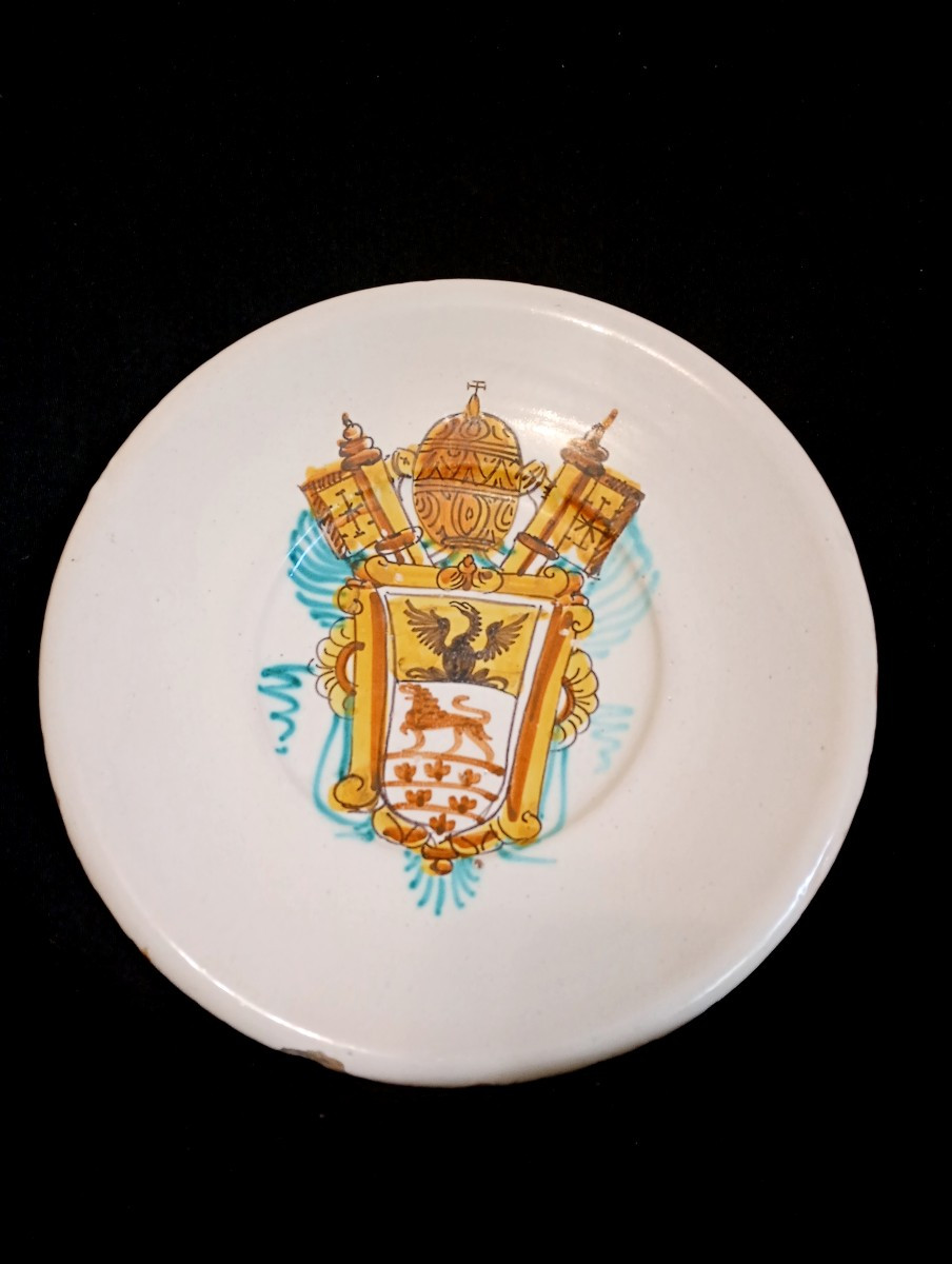 Plat faience armoiries papales Innocent XI pape héraldique fin xvii 17eme siècle italie