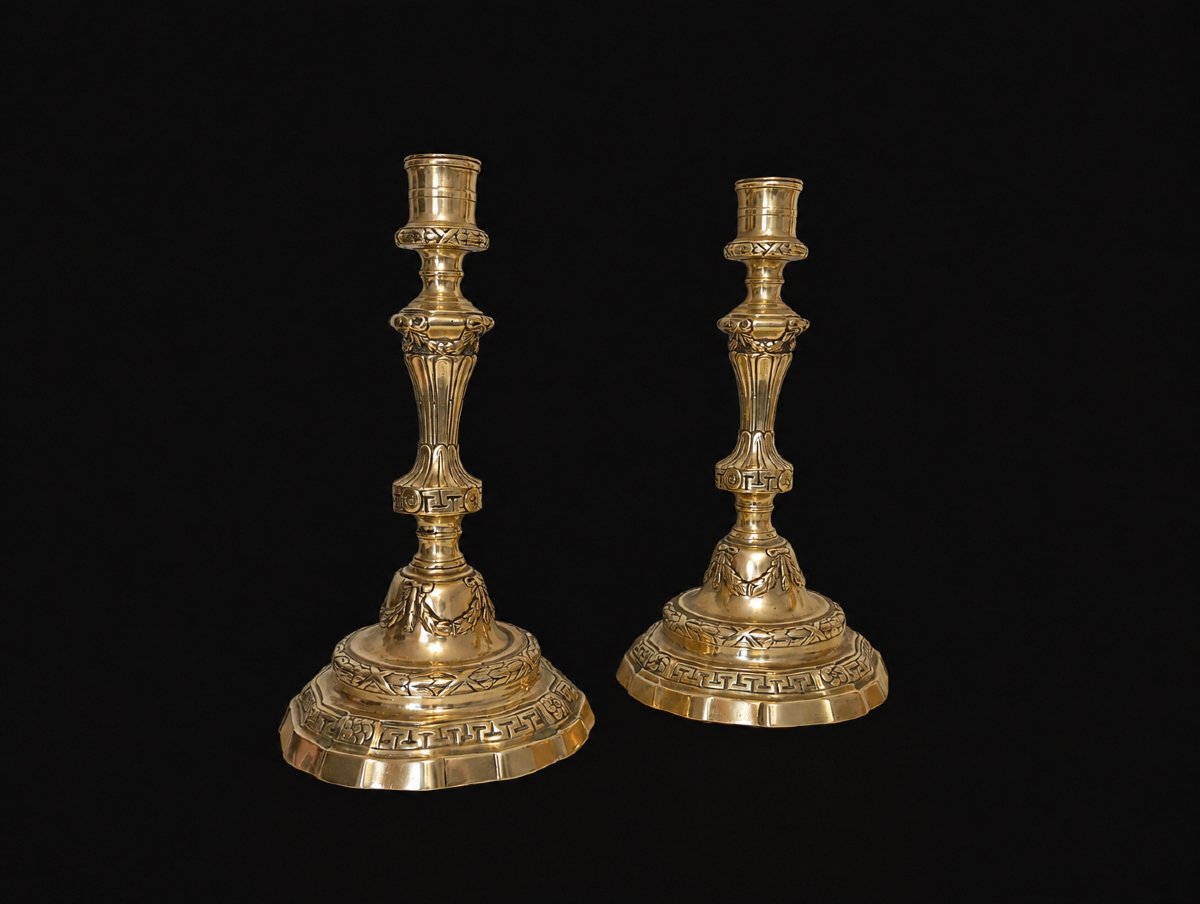 Paire de bougeoirs flambeaux en bronze epoque transition louis xv louis xvi 18eme xviii siecle