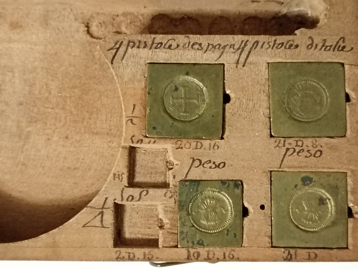 17th-century Coin-changing Set With Scale And Balance Box  -photo-4