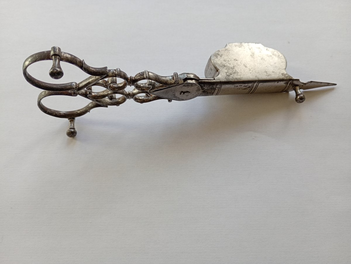 Paire de mouchettes en fer forgé epoque fin xviii 18eme siecle ciseaux  -photo-1