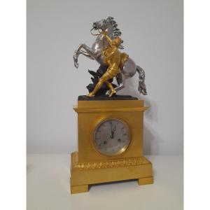 Pendule bronze argente epoque Restauration cheval de marly