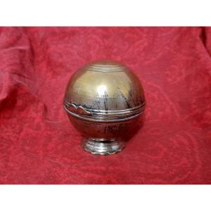 Boule a savon métal argenté epoque xviiieme siecle eponge 