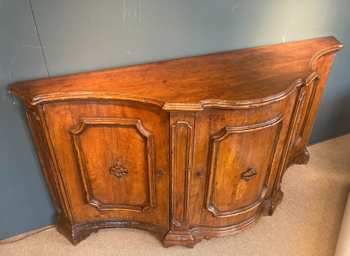 Curved Italian Sideboard In 18th Century Walnut