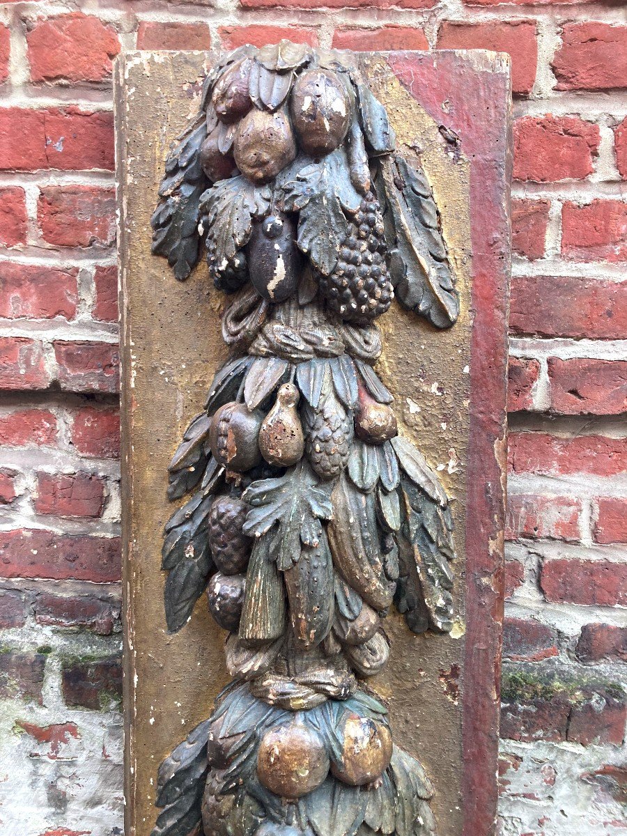 Woodwork Element Representing Eighteenth Exotic Fruits-photo-1