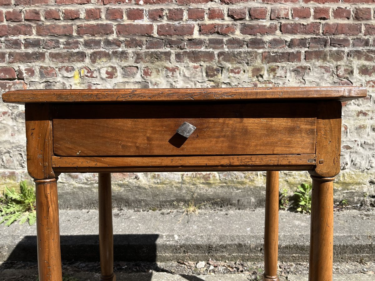Petite table d’appoint en noyer du XIX-photo-1