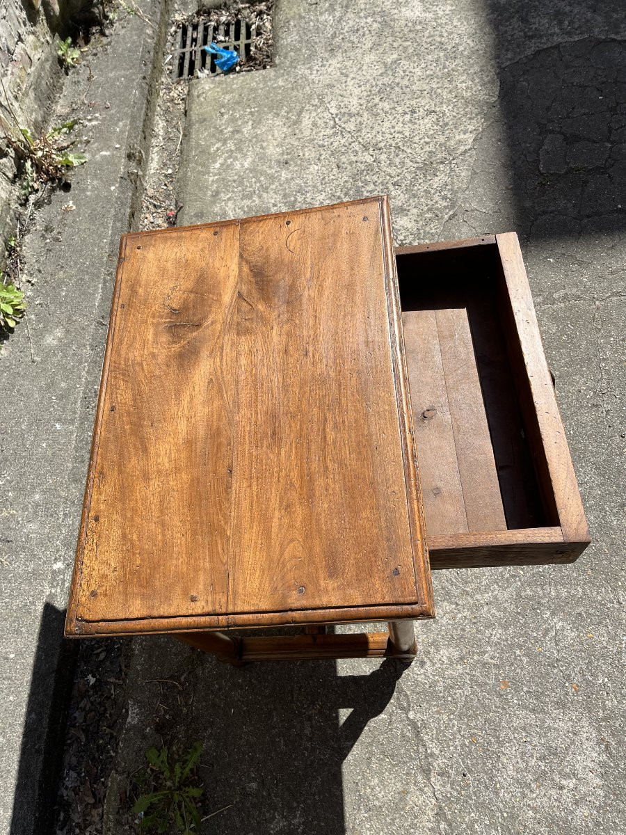 Petite table d’appoint en noyer du XIX-photo-4