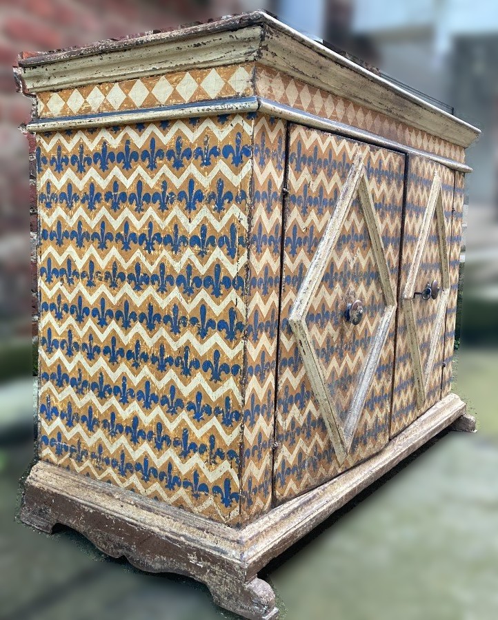 Buffet italien à décor de fleur de lys-photo-2