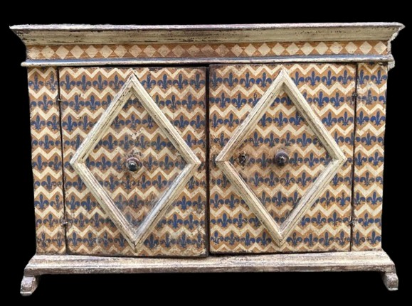 Buffet italien à décor de fleur de lys