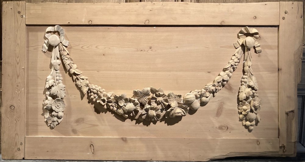 Panneaux sculptés de gurilandes