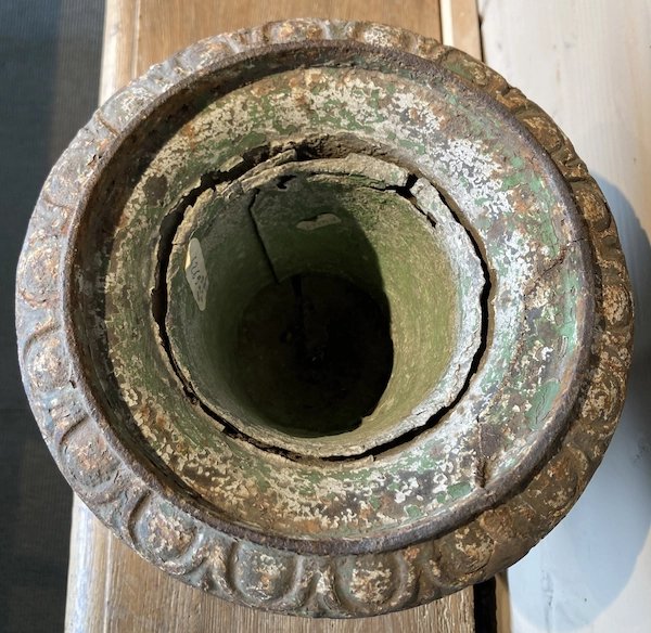 Small Medici Vase Made Of Cast Iron -photo-3