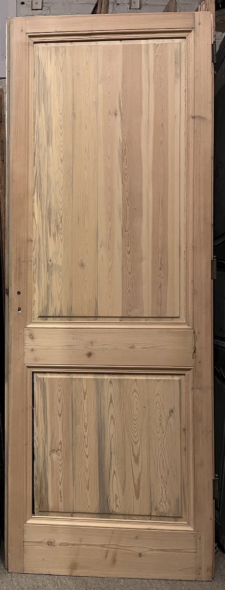 Traditional Double-sided Door With A Flower Bed-photo-2