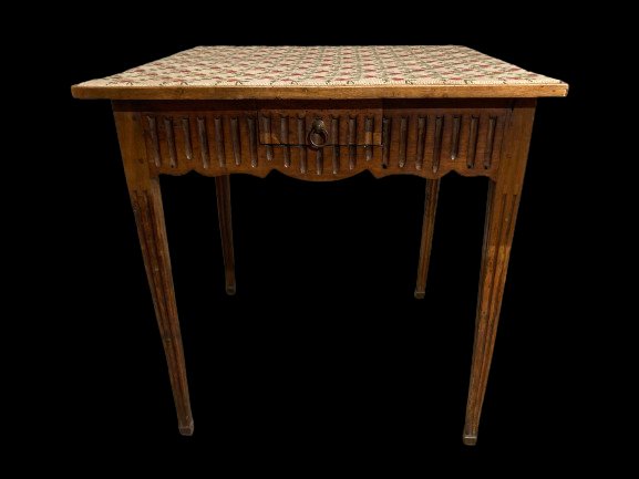 Petite table de jeux de style Louis XVI