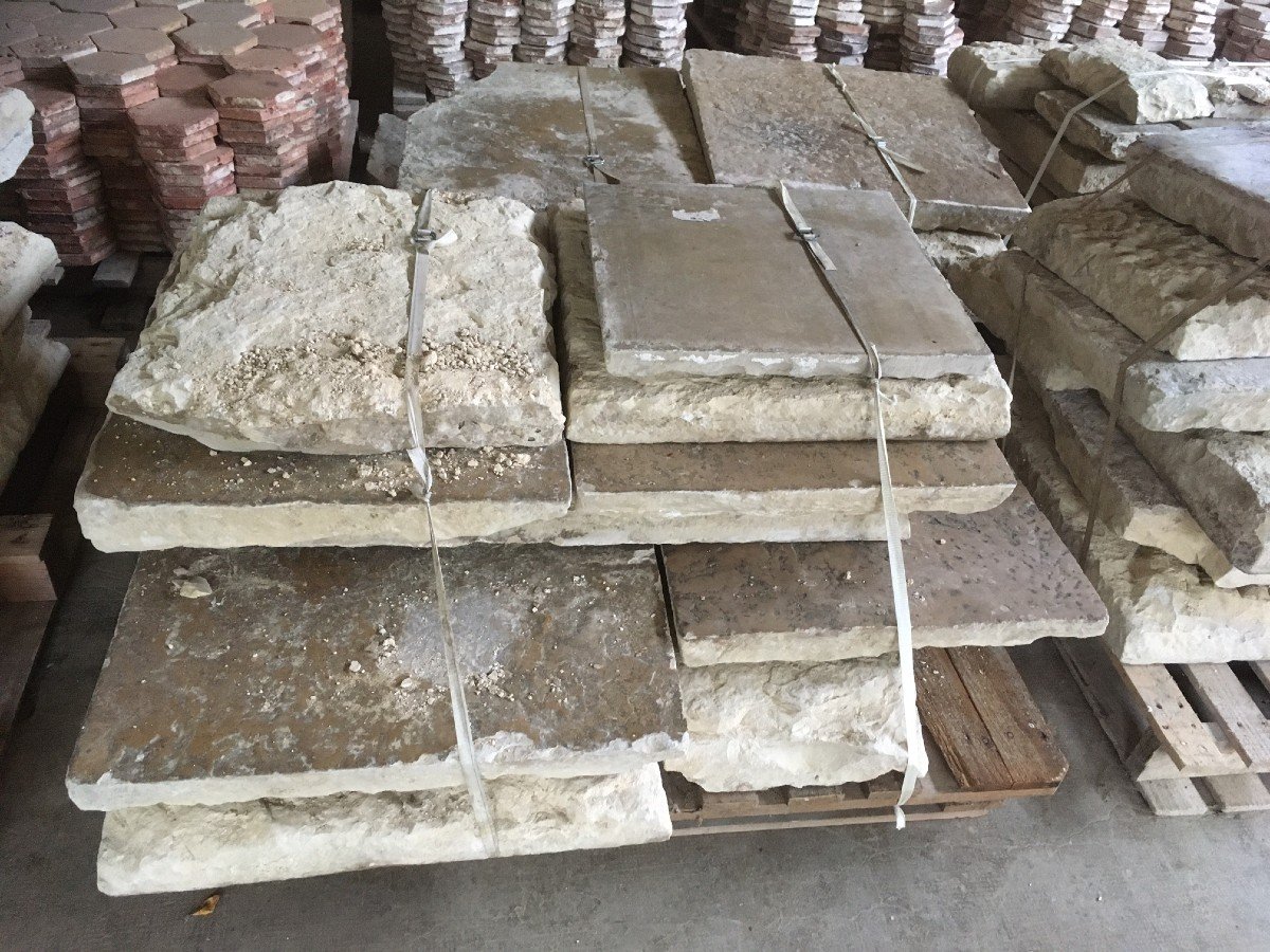 Nobility Of Burgundy Paving - 16th, 17th And 18th Century-photo-1