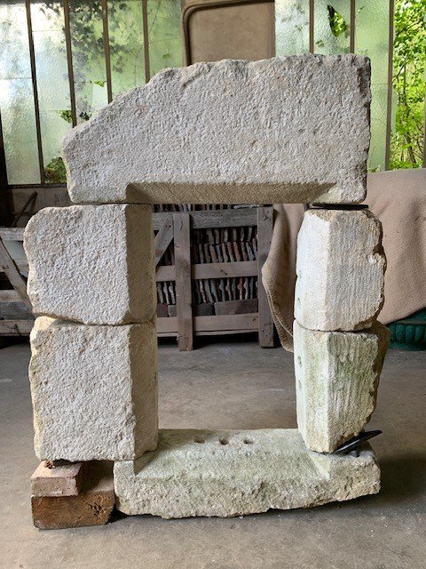 Small Window Frame From The 15th Century - Circa 1420/1480