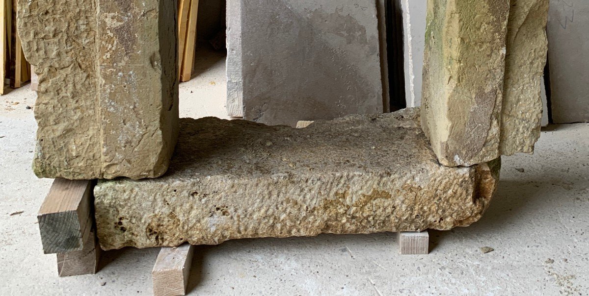 Petit encadrement de fenêtre - Epoque  fin XVI ème siècle - Linteau cintré - Vers 1580/1620-photo-1