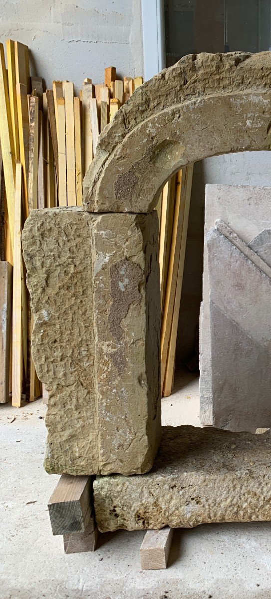 Petit encadrement de fenêtre - Epoque  fin XVI ème siècle - Linteau cintré - Vers 1580/1620-photo-2