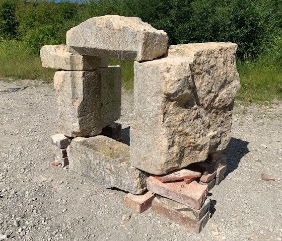 ARCHITECTURE du XV ème siècle - Petite fenêtre de tour, moulure à cavet-photo-2
