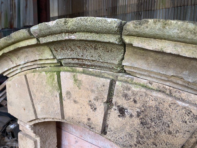 Roof Window 19th Century - Burgundy Limestone-photo-4