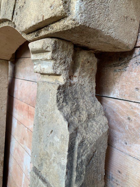 Roof Window 19th Century - Burgundy Limestone-photo-2