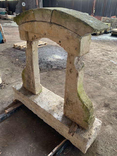 Roof Window 19th Century - Burgundy Limestone-photo-7