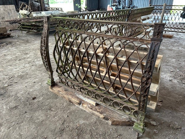 Long Balcony Or Terrace Railing - Curved Cast Iron - Romantic Period, Circa 1840-photo-4