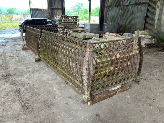 Long Balcony Or Terrace Railing - Curved Cast Iron - Romantic Period, Circa 1840-photo-5