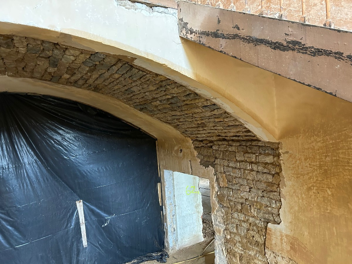 17th Century Architecture  -  6 Exceptional Langres Stone Arches  -photo-6