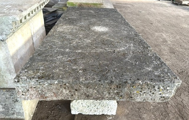 TABLE de JARDIN - XVII ème siècle - Pierre de Langres-photo-1