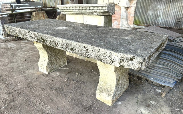 TABLE de JARDIN - XVII ème siècle - Pierre de Langres