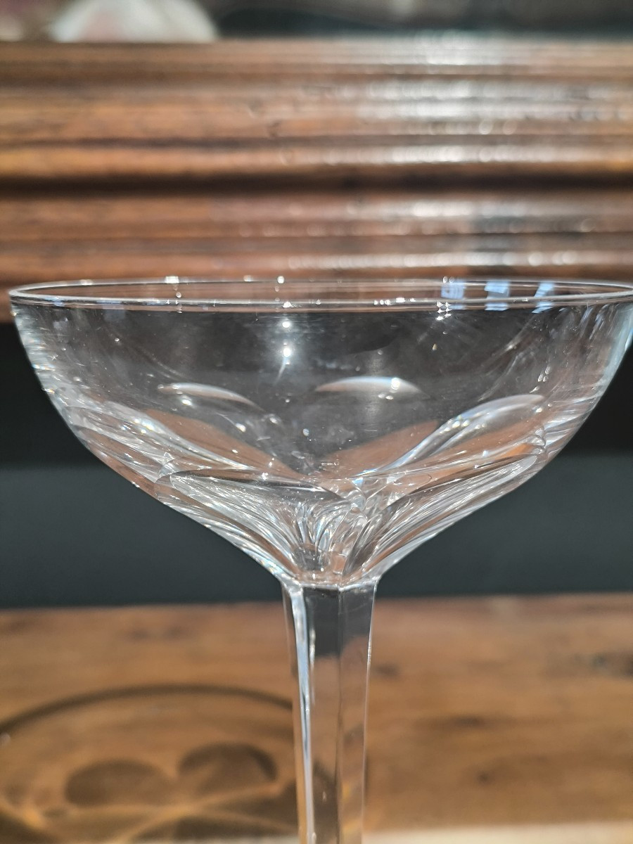 Ensemble de 12 coupes à champagne en cristal de St Louis, antérieures à 1930.-photo-3