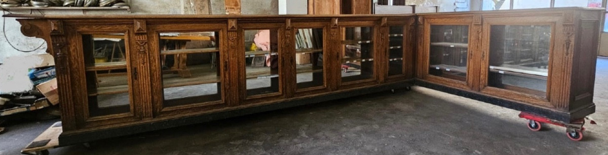 Intérieur de pharmacie 