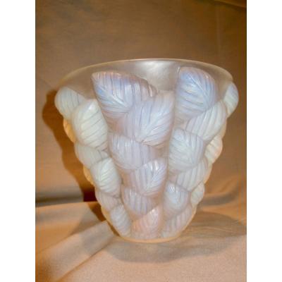 René Lalique (1860 - 1945) Vase Moissac Verre Opalescent 1927 Signé R.Lalique  Art Deco