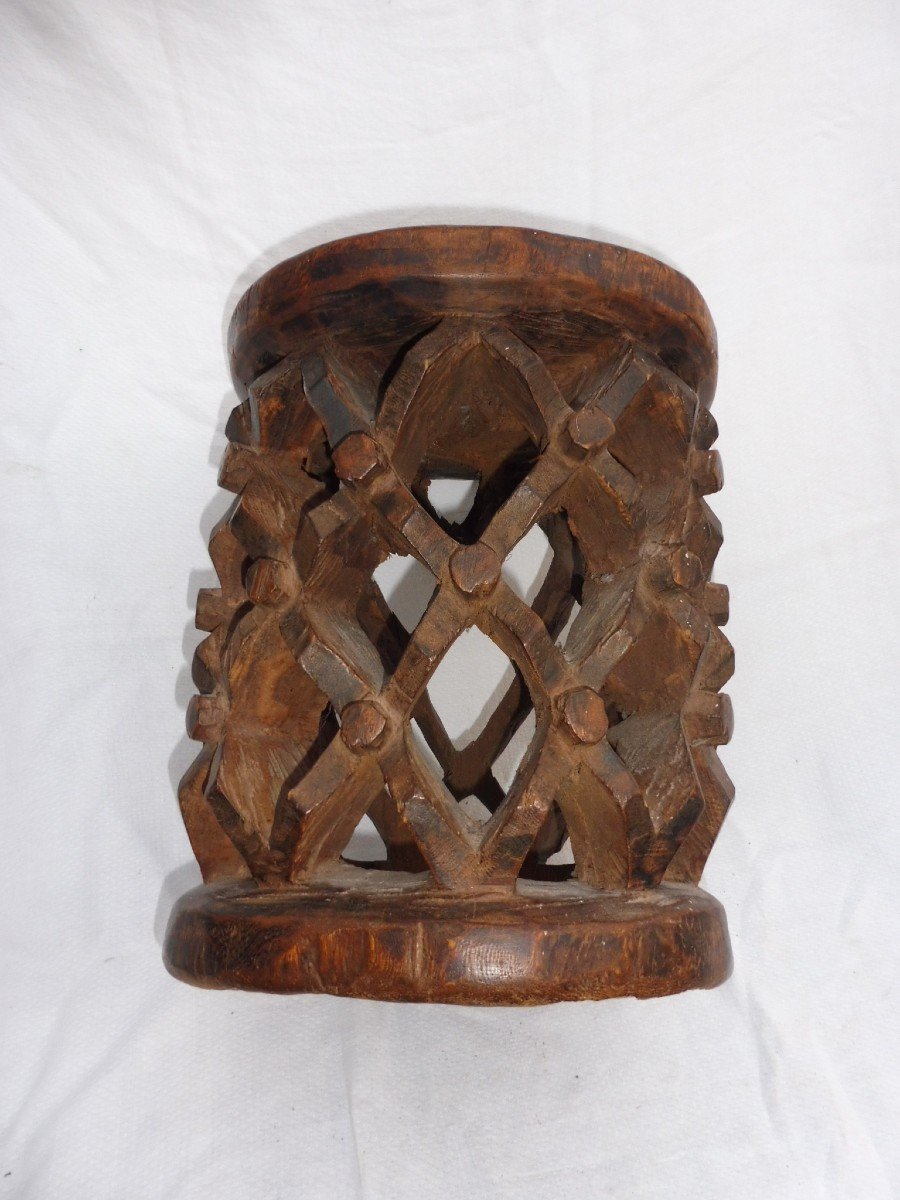 Tabouret de Dignitaire, Bamiléké, Cameroun. Bamileke bois lourd à patine ancienne incrustée, 30X27X39Cm XIXème 19ème Araignées stylisées mygales -photo-4