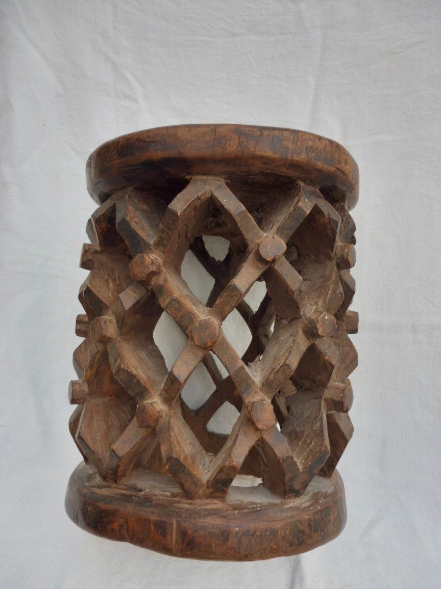 Tabouret de Dignitaire, Bamiléké, Cameroun. Bamileke bois lourd à patine ancienne incrustée, 30X27X39Cm XIXème 19ème Araignées stylisées mygales -photo-8