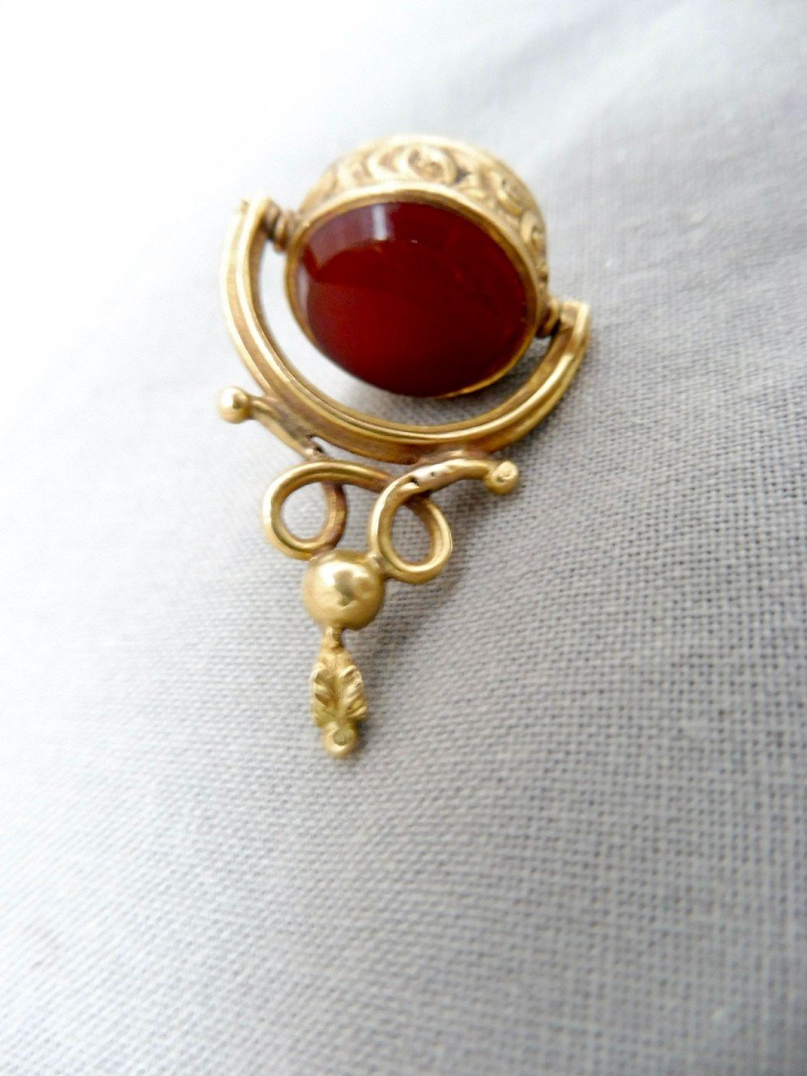 Compass Pendant In 18k 750 Thousandths Yellow Gold Eagle Adorned With A Carnelian Gross Weight 5.32gr-photo-2