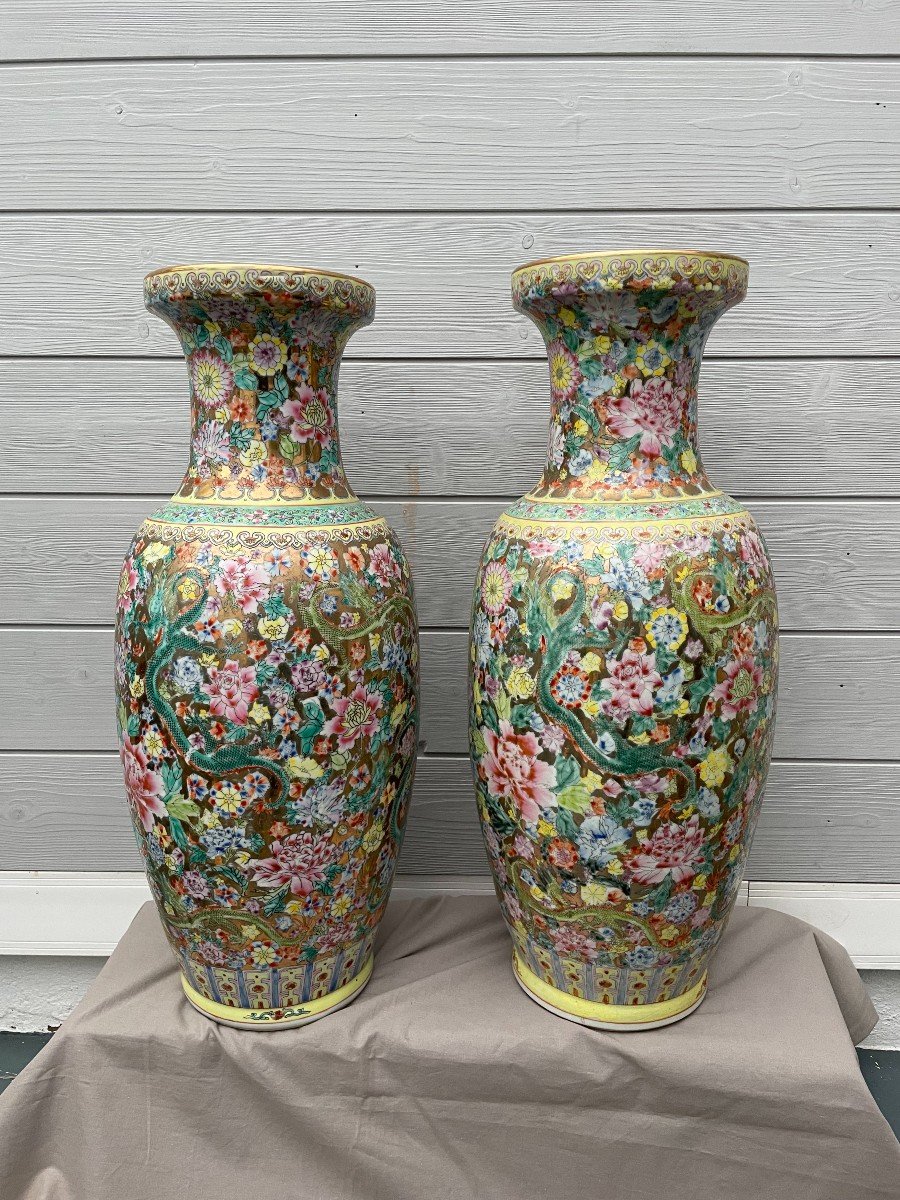 Chine République XXème Vases en porcelaine Formant Paire décor Millefiori Mille Fleurs Dragons 5 Cinq Griffes Marque sceau cachet apocryphe QIANLONG KIEN-LONG  60 cm  中华民国二十世纪两瓷花瓶相遇成对千花装饰千花龙五爪五爪伪印章乾隆乾隆四字铁红60厘米和59厘米-photo-6