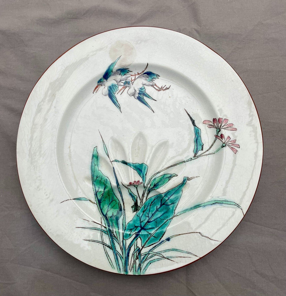 BORDEAUX, Manufacture Jules VIEILLARD et Eugène MILLET (1819-1879) XIX ème siècle 19ème assiette en  faïence émaillée polychrome issue du service aux grands oiseaux circa 1882-1885