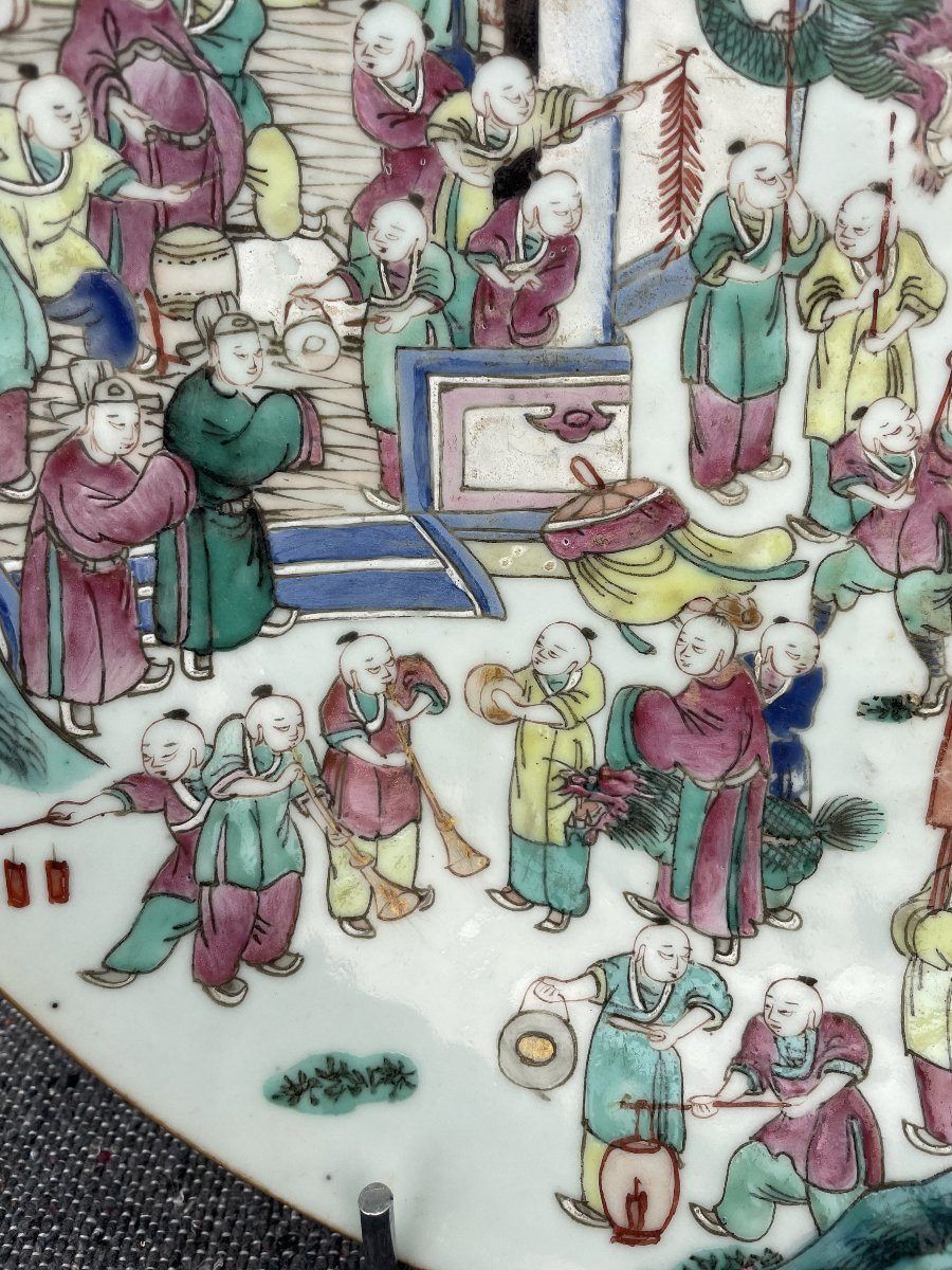 Chine Guangxu 1875-1908 plat en porcelaine polychrome style famille rose fête du Printemps 36cm-photo-3