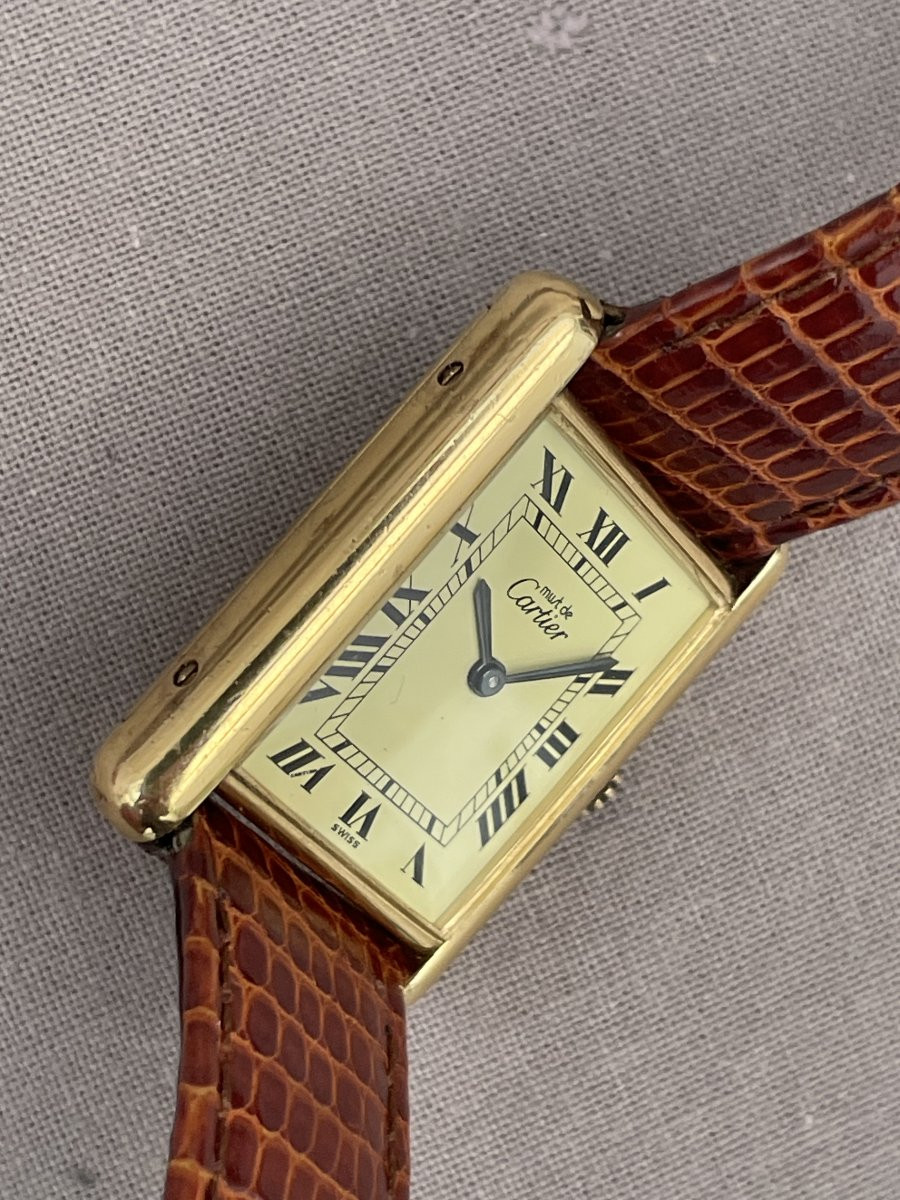 CARTIER Montre bracelet lézard "Must Tank" en vermeil mécanique cadran ivoire chiffres romains -photo-4
