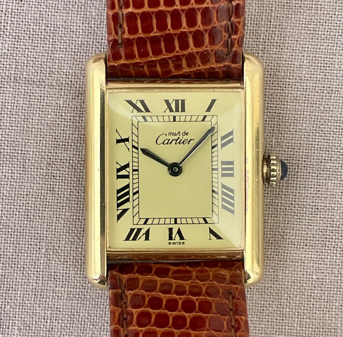 CARTIER MUST Montre en Vermeil, révisée  garantie . Modèle femme tank PM mécanique cal ETA 2512