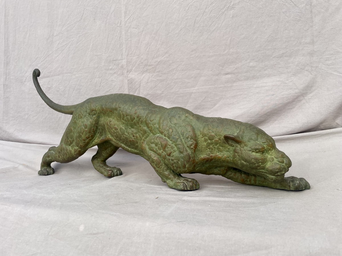 DEMETRE CHIPARUS (1888-1947)  Panthère à l'affût Épreuve en régule à patine vert antique 74cm 